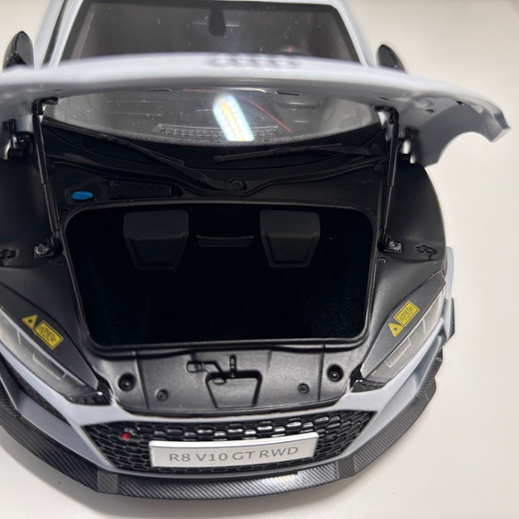 Audi r8 gt 1/18 - Picture 7 of 8